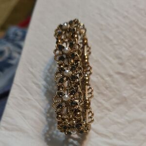 Elegant Gold Floral Bracelet
